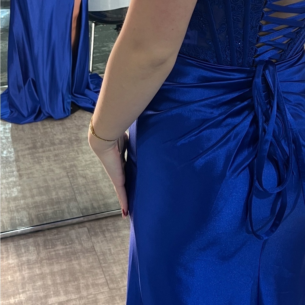 Elegant Blue Evening Gown